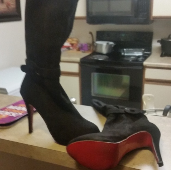 Christian Loubutin suede boots size 8.5 - Picture 4 of 4